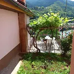 Mala Kuca *