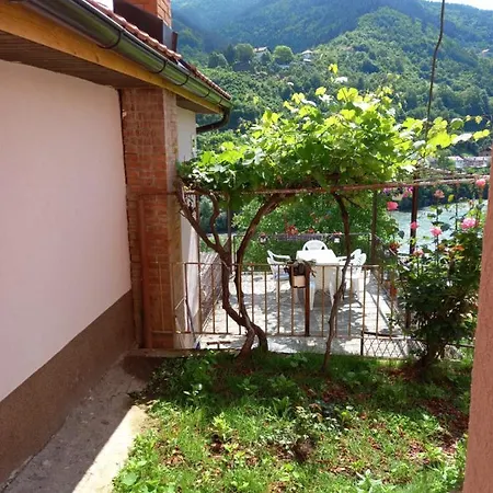 Mala Kuca *